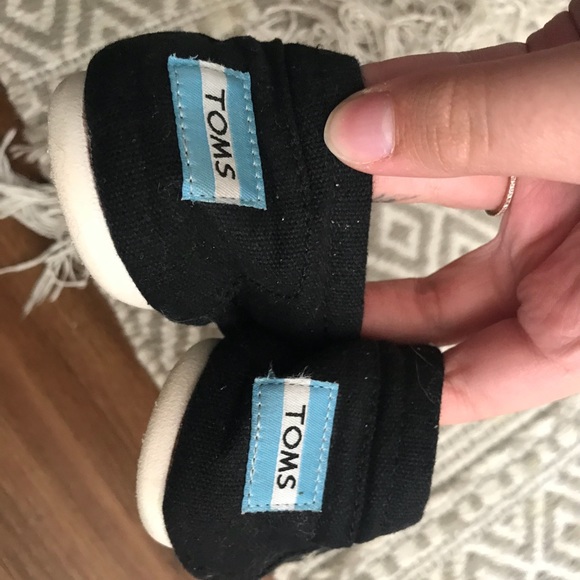 Women’s Toms - Picture 3 of 3